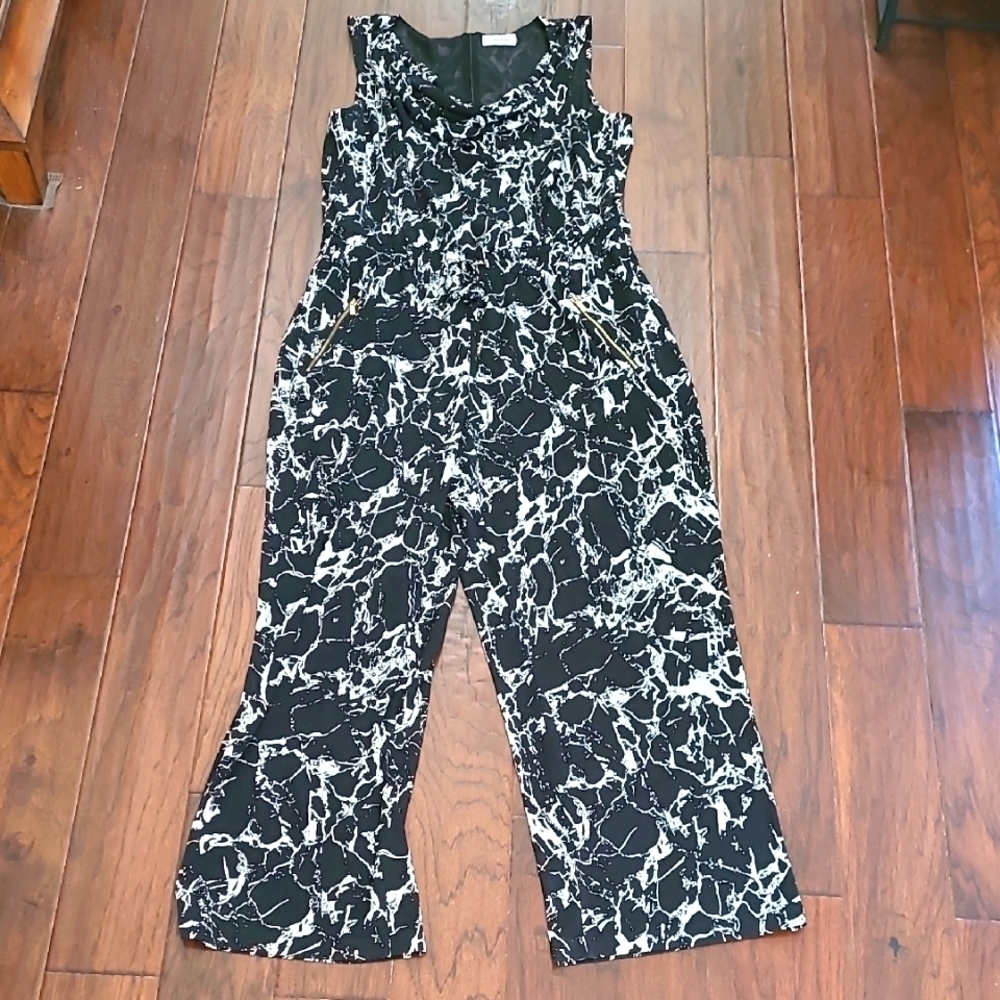 Calvin Klein jumpsuit featuring a black and white abstract pattern size 1X